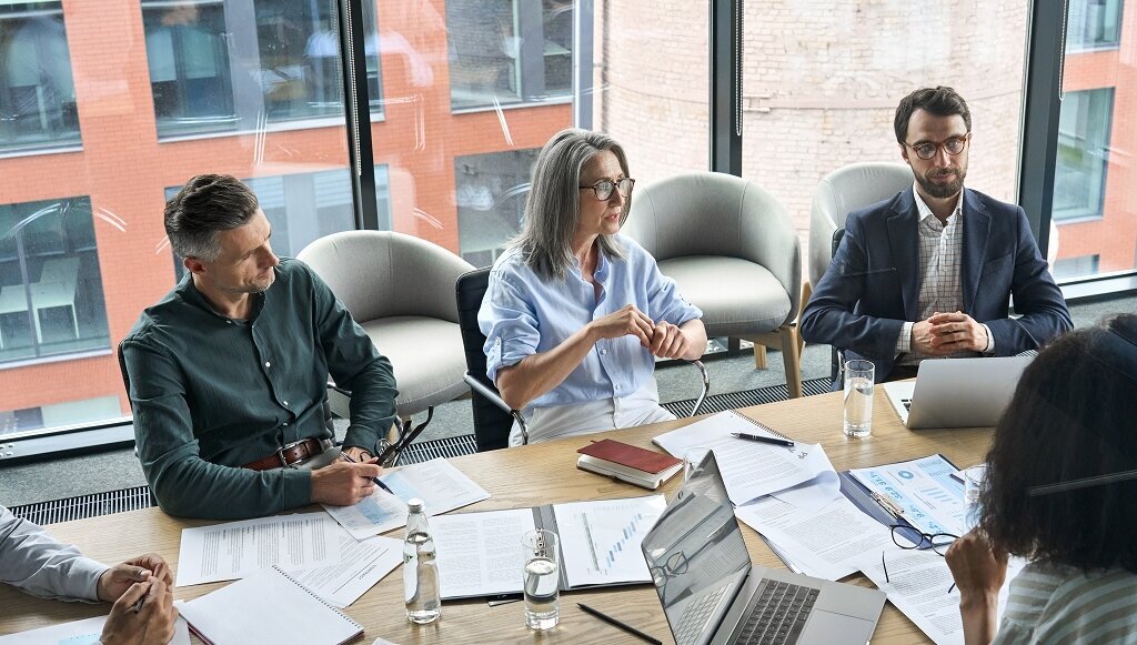 Investors - Investoren Büro Meeting - AdobeStock_455006114