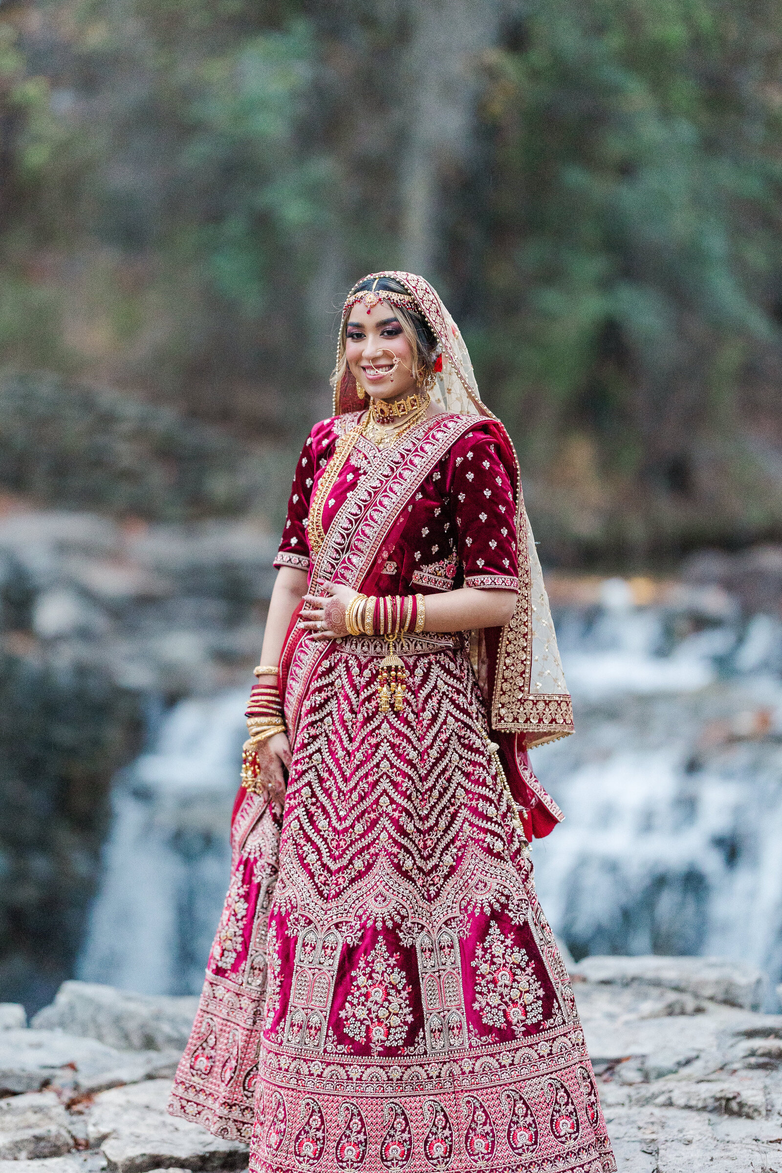 Bengali-bride-solo-portrait-pose-ideas