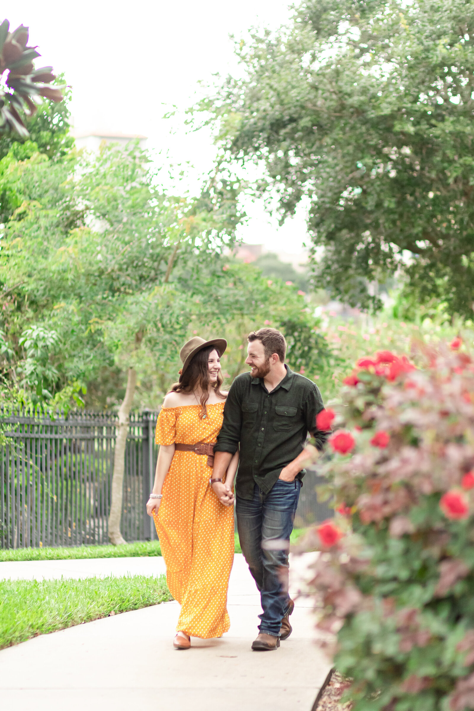 Sandi-michelle-photography-couples-engagement-tampa-florida-Lake-mirror-2