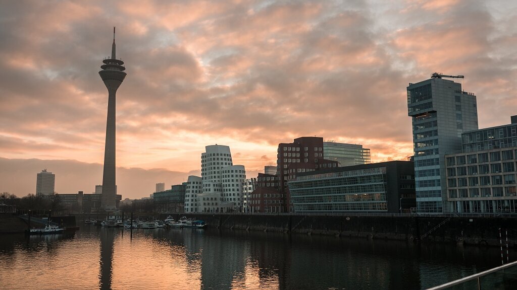 Investors -Düsseldorf Hafen -unsplash