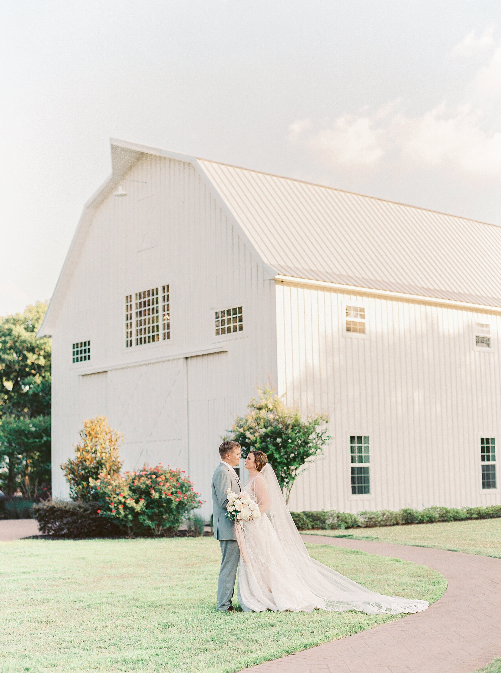 White Sparrow Barn_Lindsay and Scott_Madeline Trent Photography-0138