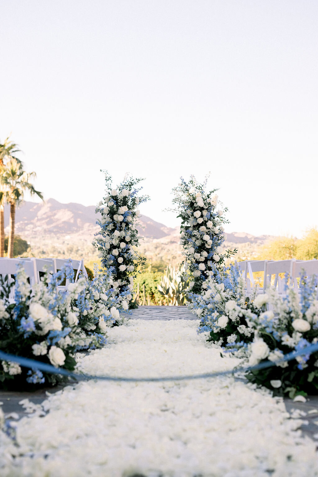 outdoor-wedding-ceremony-arizona-fall-white-blue-flowers-scottsdale-az
