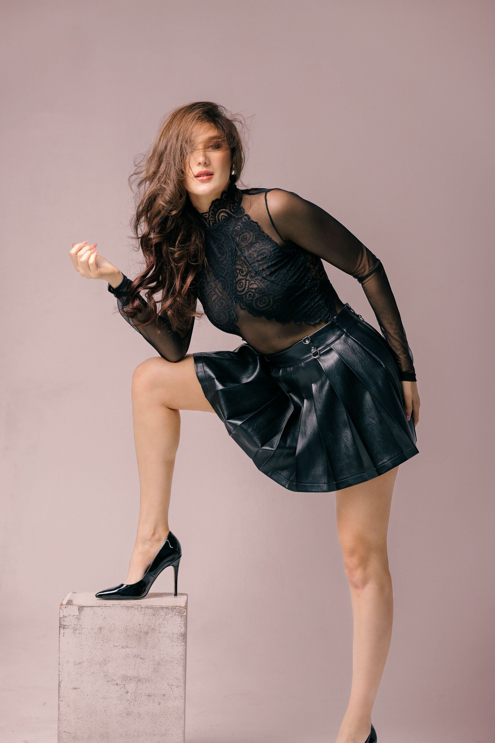 67c74ef19be9ef003a55c0c0_elle-5.jpg
