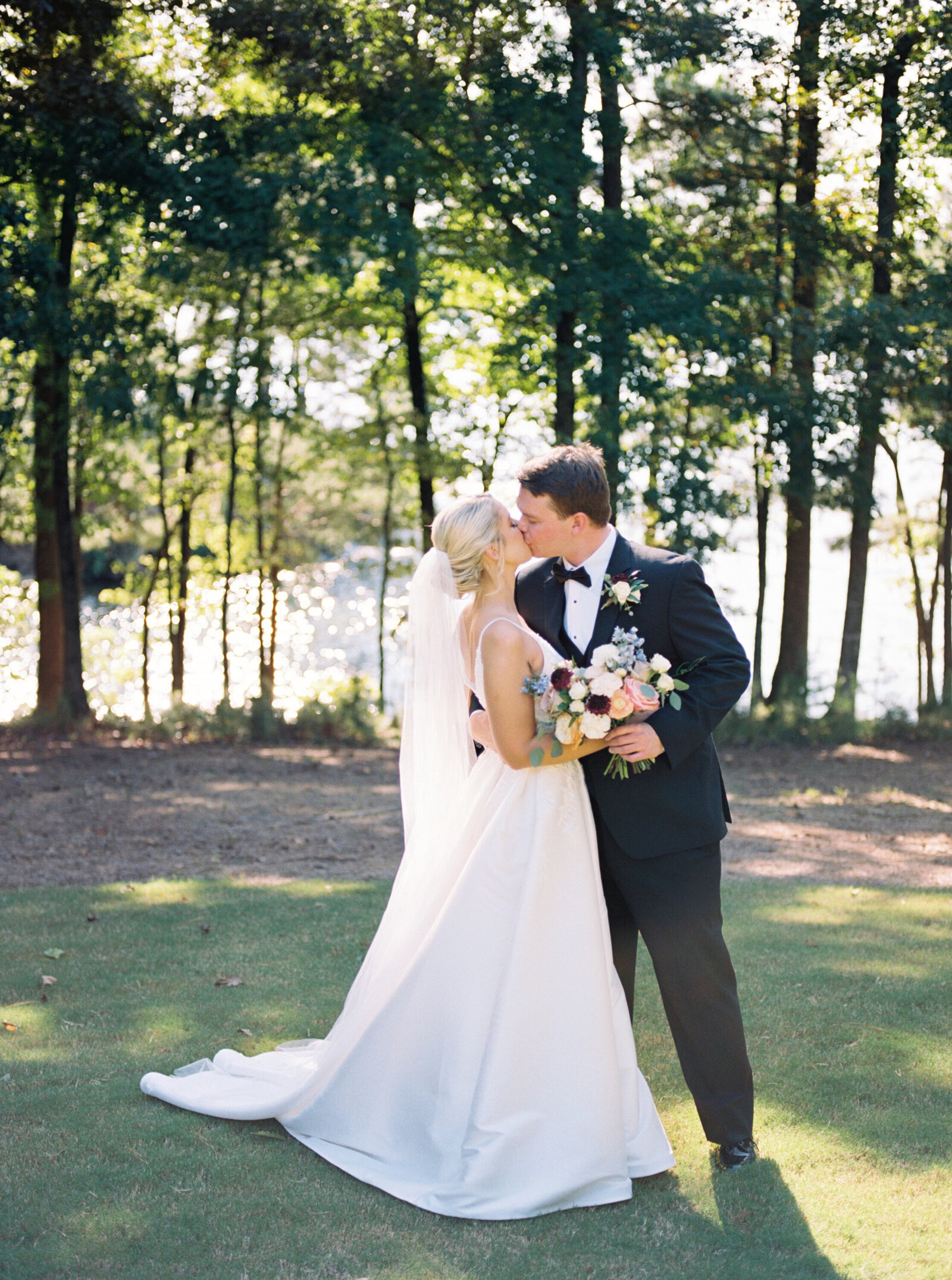 Lizzie Baker Photo _ Sara & Michael _ Lake Lanier Wedding _ Atlanta Hybrid Photographer _ Atlanta Wedding Photographer-729
