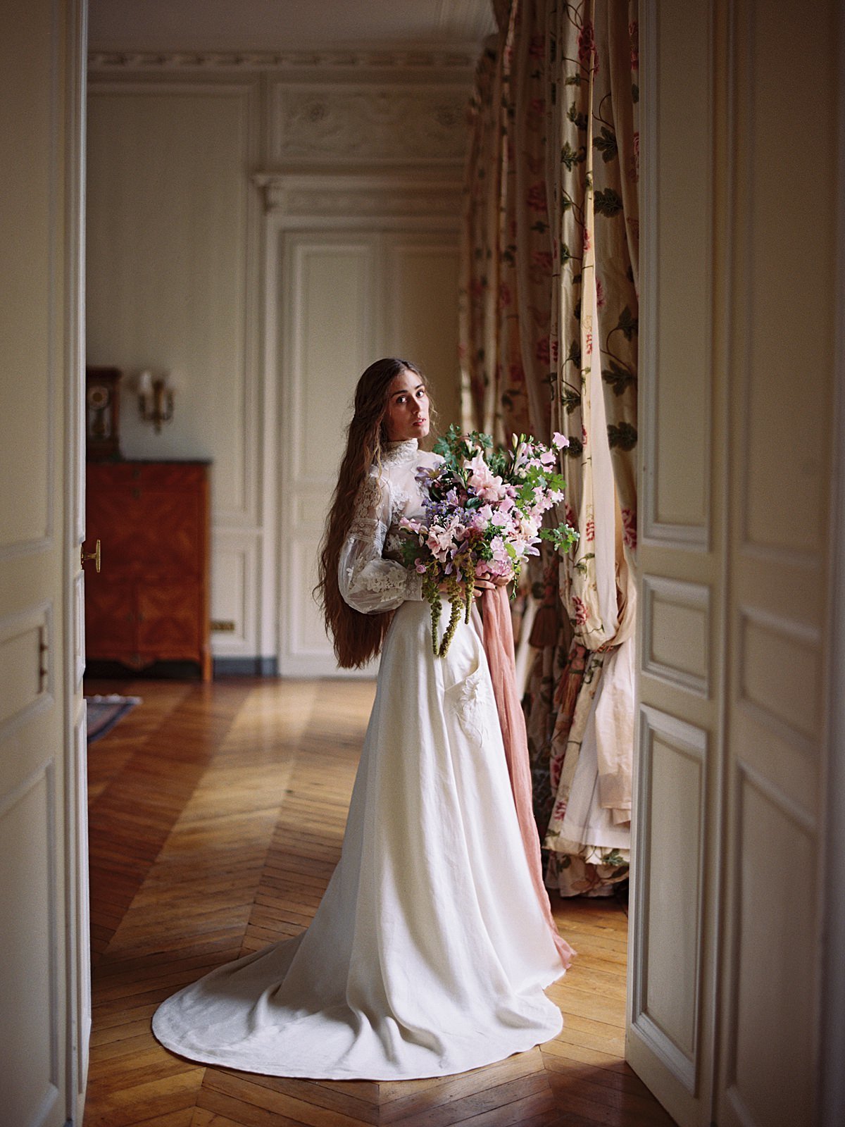 Ivory lace linen wedding dress JoanneFlemingDesign Brumley&WellsPhoto Ponderosa&ThymeWorkshop (2)