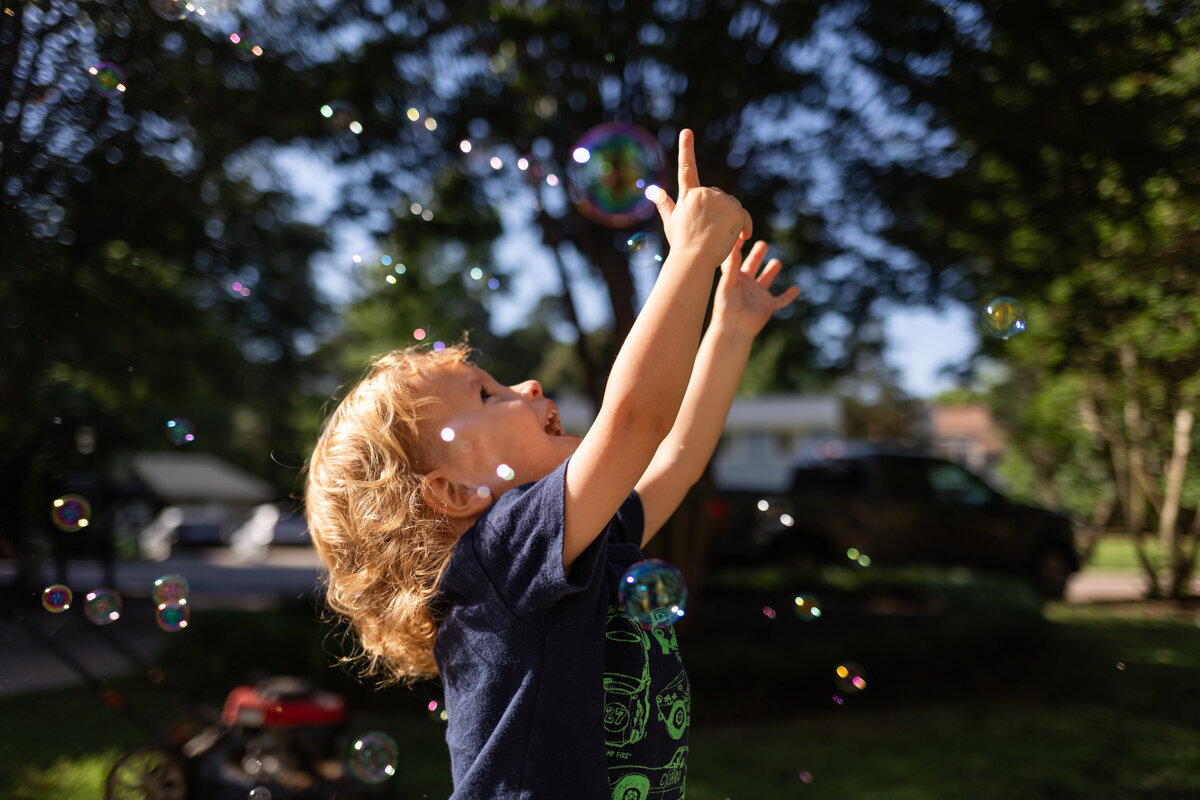 LightCreative_202405_HannahAlex_SummerMiniSessions_RaleighDocumentaryFamilyPhotographer_015_blog