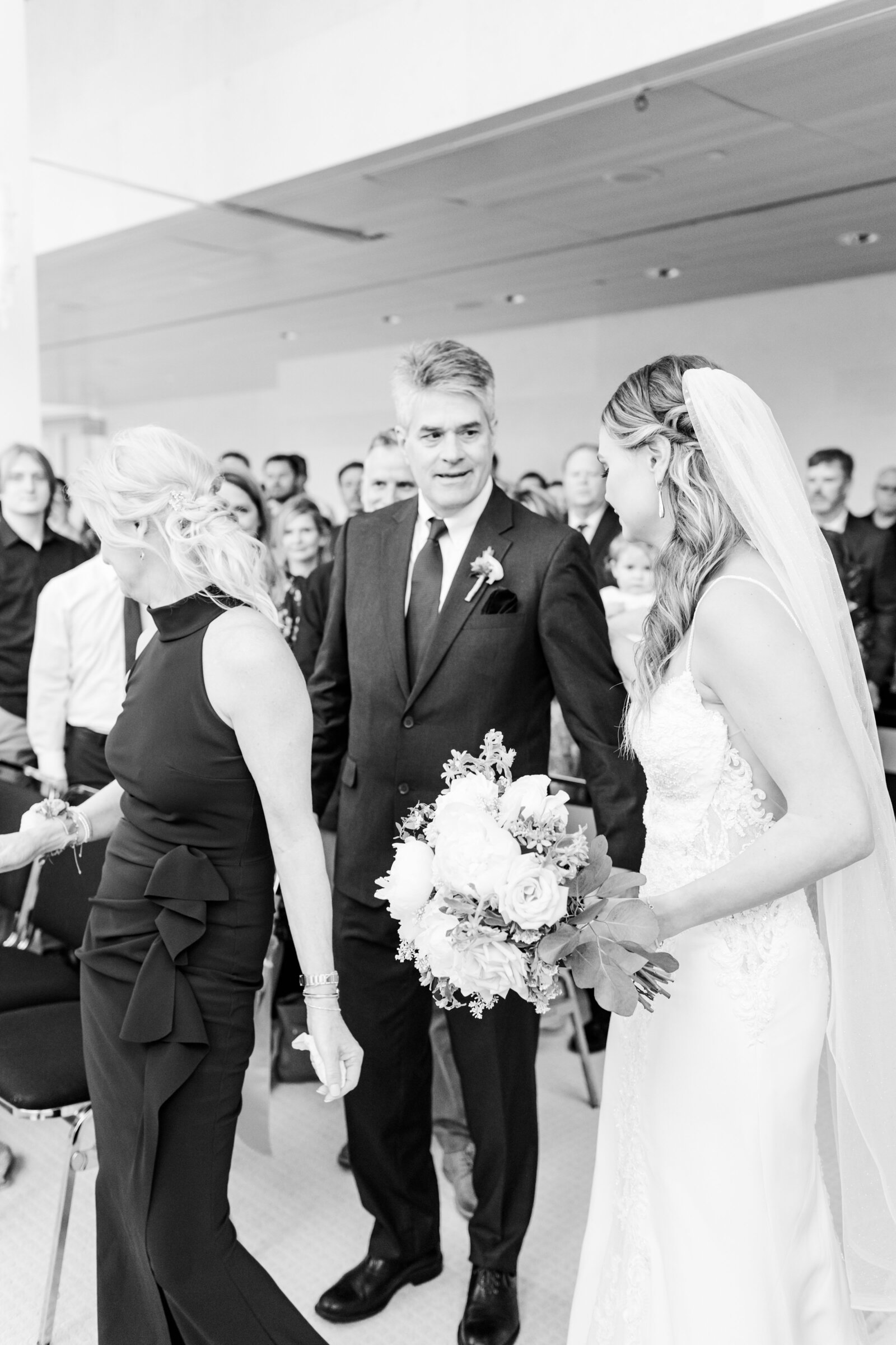 23_bride_walking_down_aisle_with_dad_black_and_white
