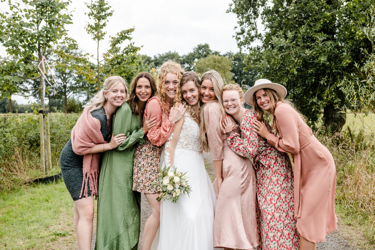 Country bruiloft, boerderij bruiloft, trouwen in Friesland, bruidsfotograaf, trouwfotograaf (102)