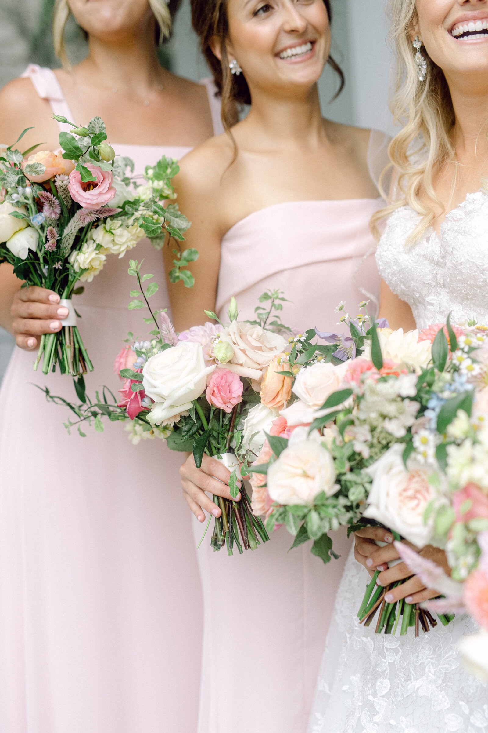 colorful_bridesmaids_bouquets_3