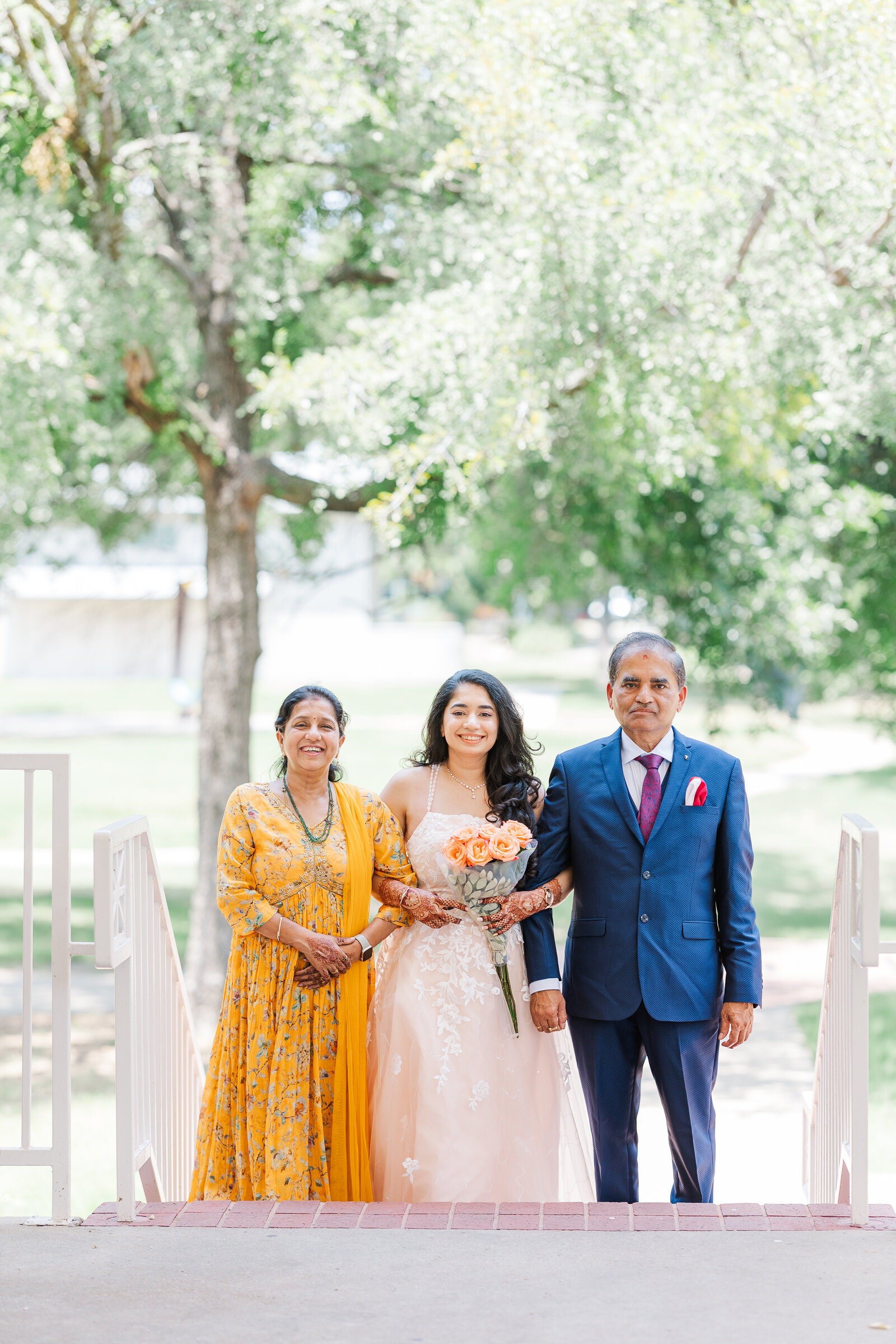 Dallas-wedding-bride-intimate-wedding-entrance