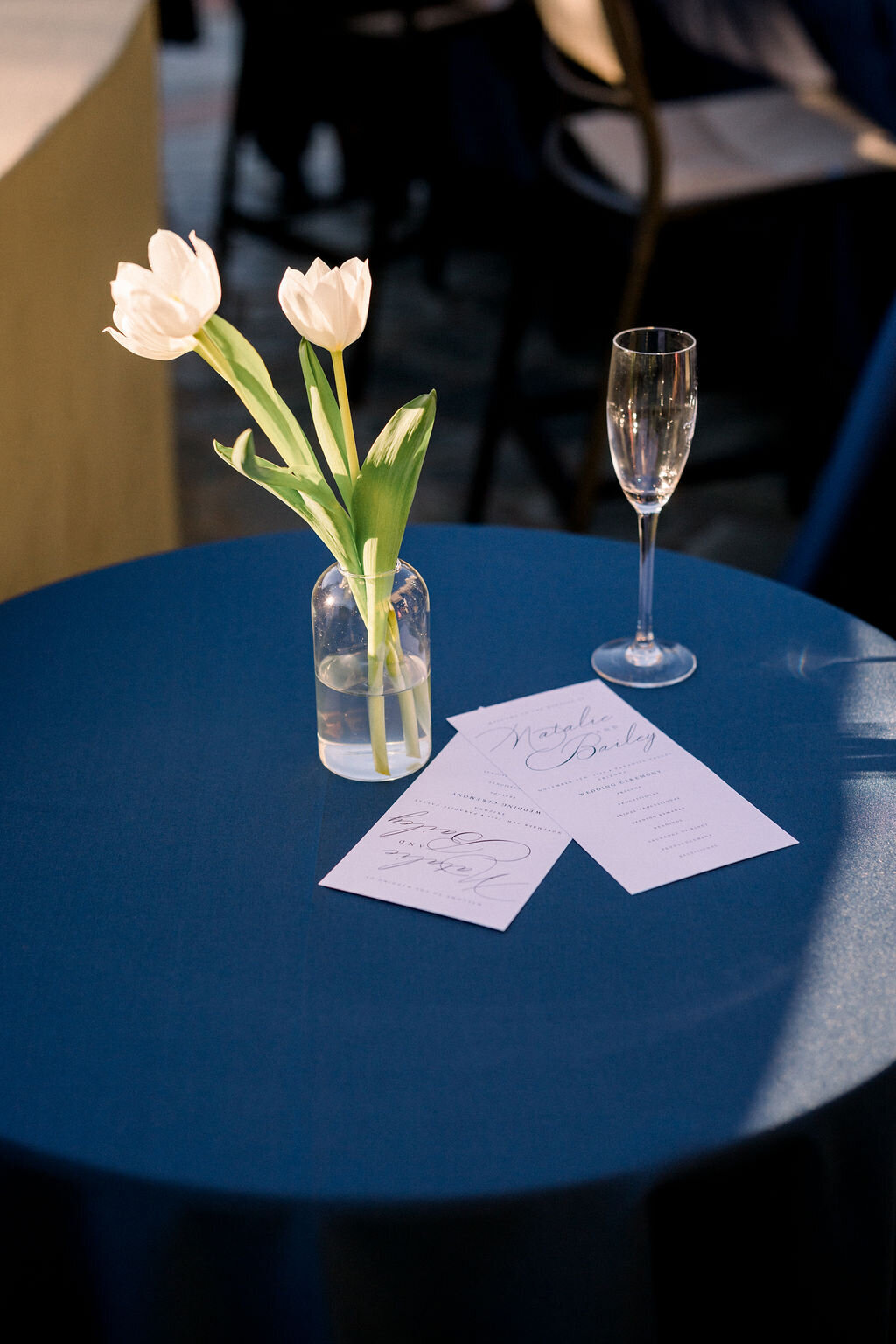 wedding-florist-elegant-tulip-bud-vase-cocktail-hour