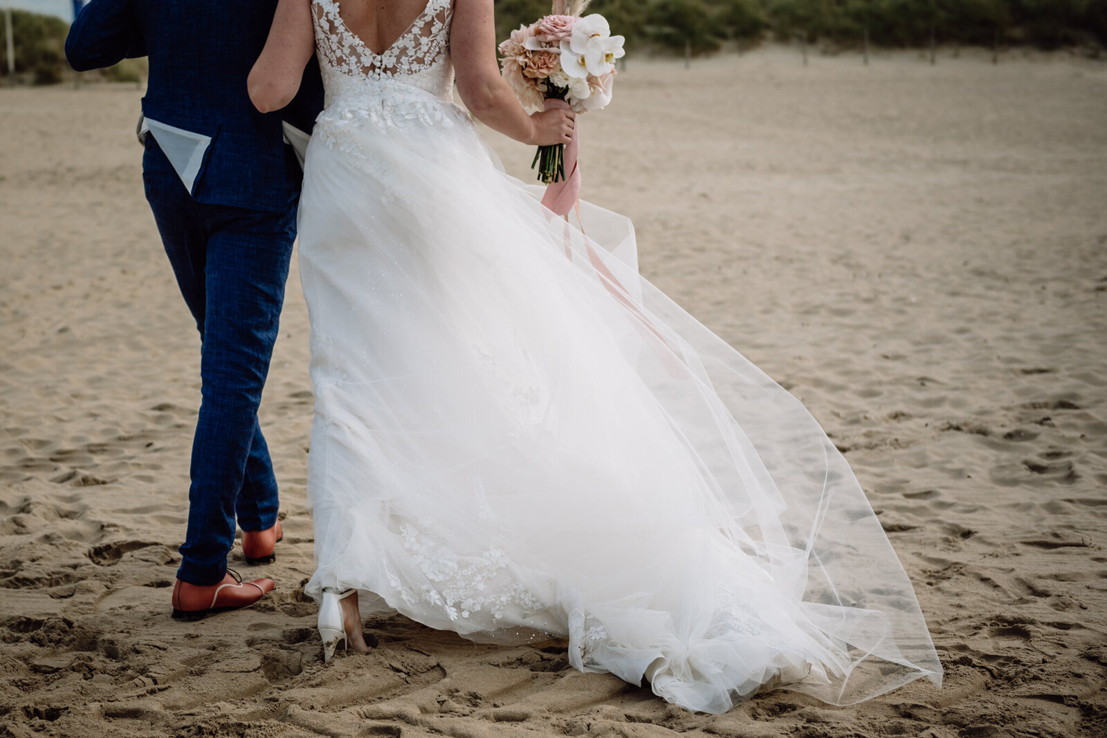 Bruidsfotograaf Noordwijk BeachclubO strand natuur sfeer - Annick van Geel Fotografie -19