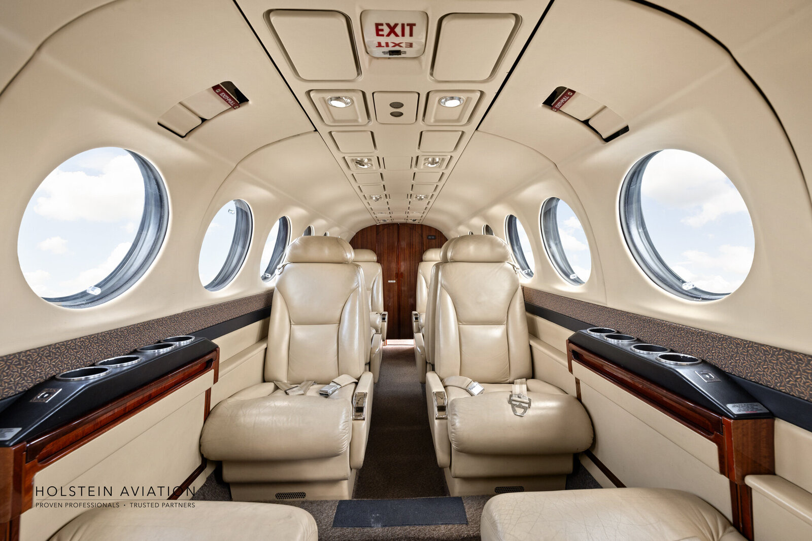 KingAir350 N427BC Watermark-13