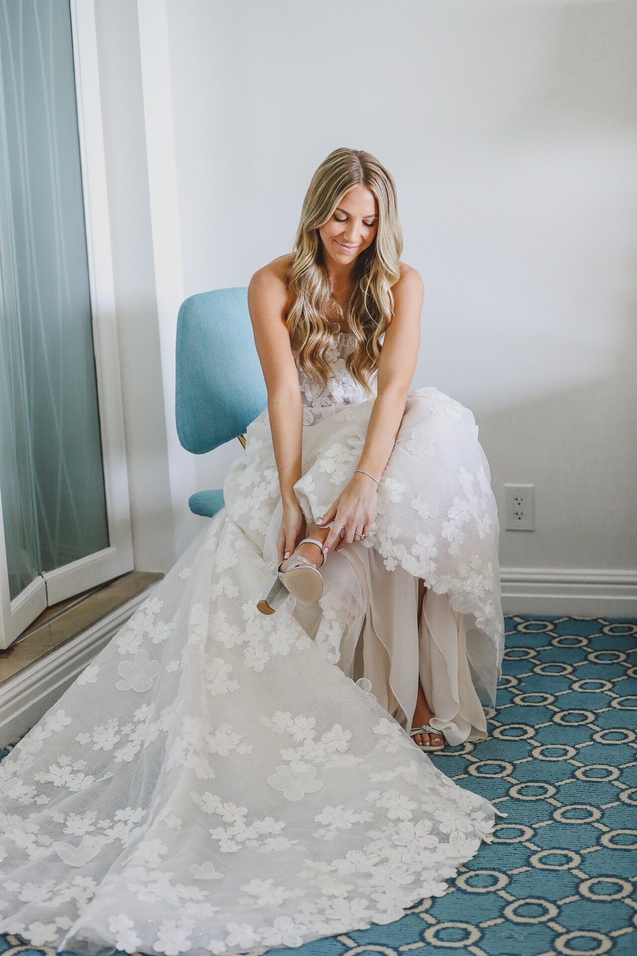 bride-getting-ready-the-eau-2