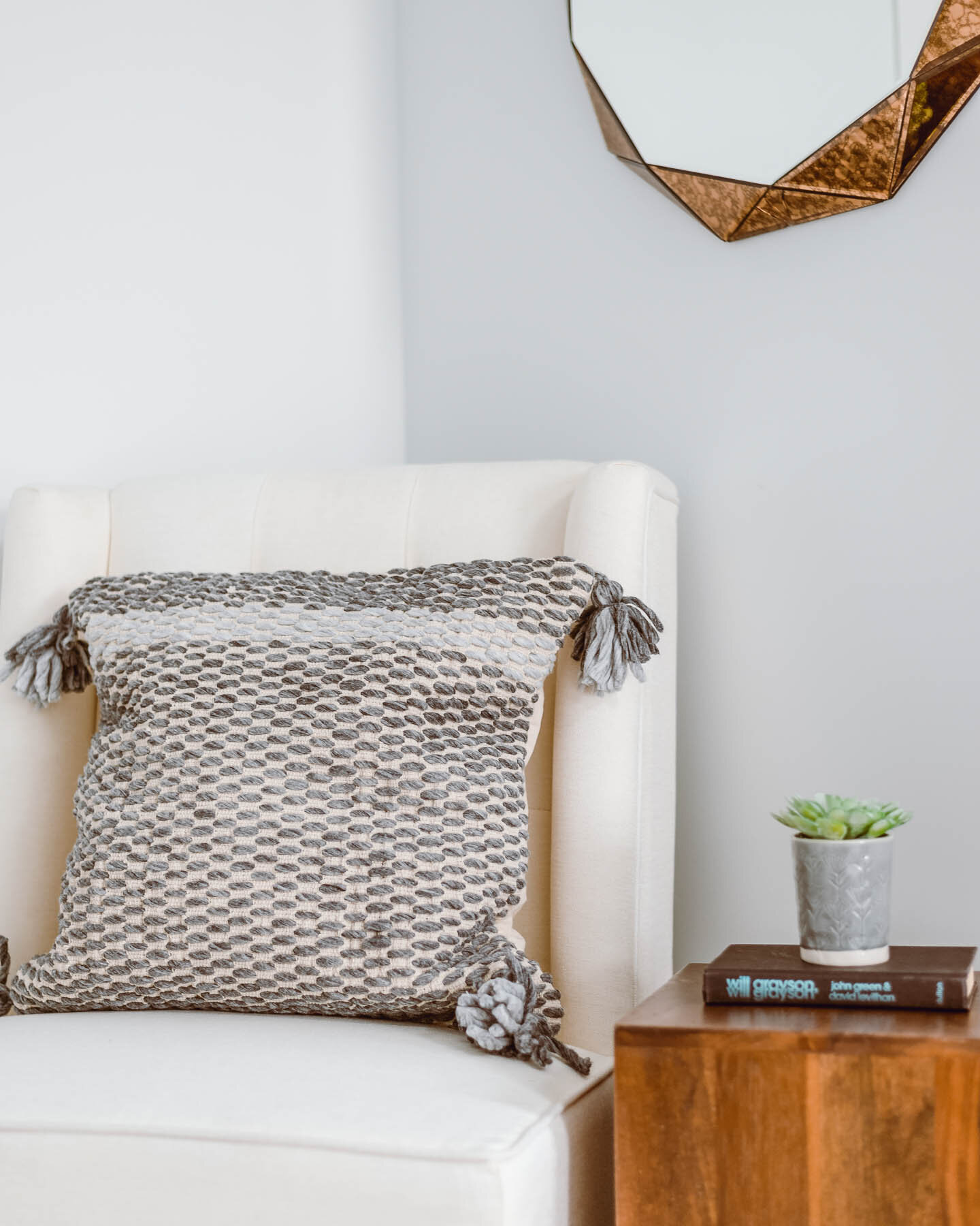 Girlboss-Designer-Interior-Design-Website-Templateq-436