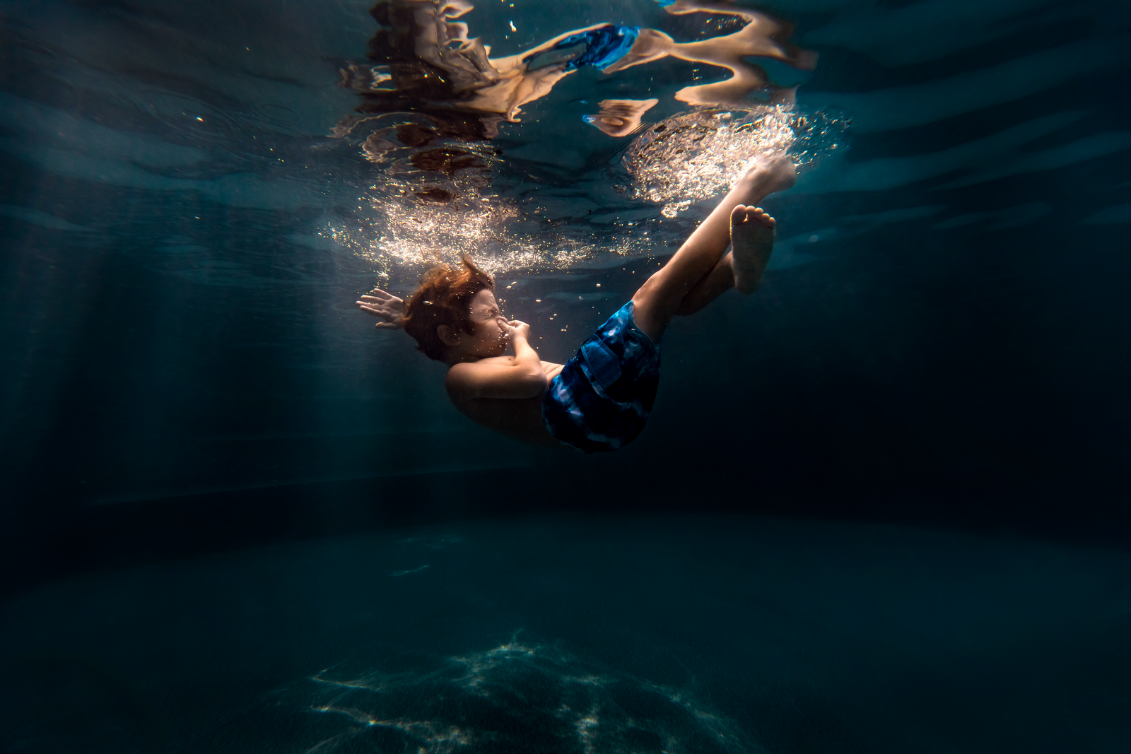 underwater photographer, columbus, ga, atlanta, pool, young boy swimming, sunrays, ker-fox photography 10
