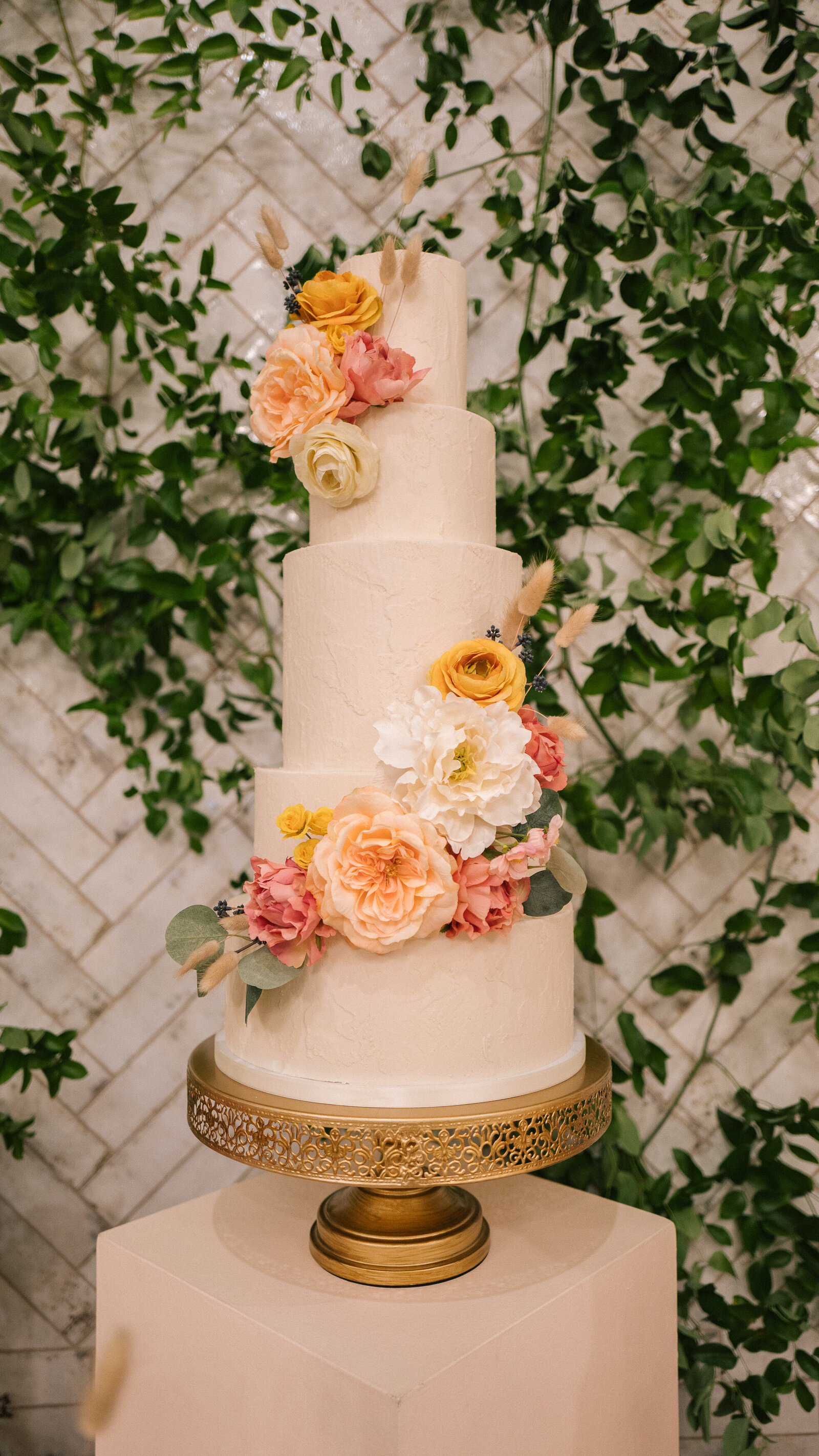 Modern-Wedding-Cake-Ashley-Cakes-52