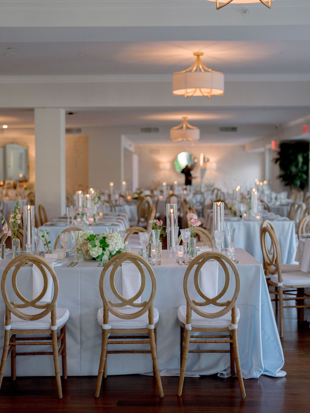 54Kate Campbell Floral The Oaks waterfront summer wedding by Julie Livingston photo