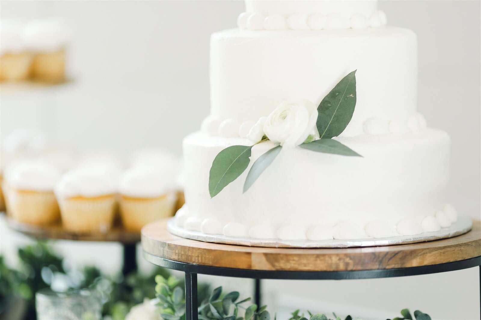 cake-flowers-wedding-cake