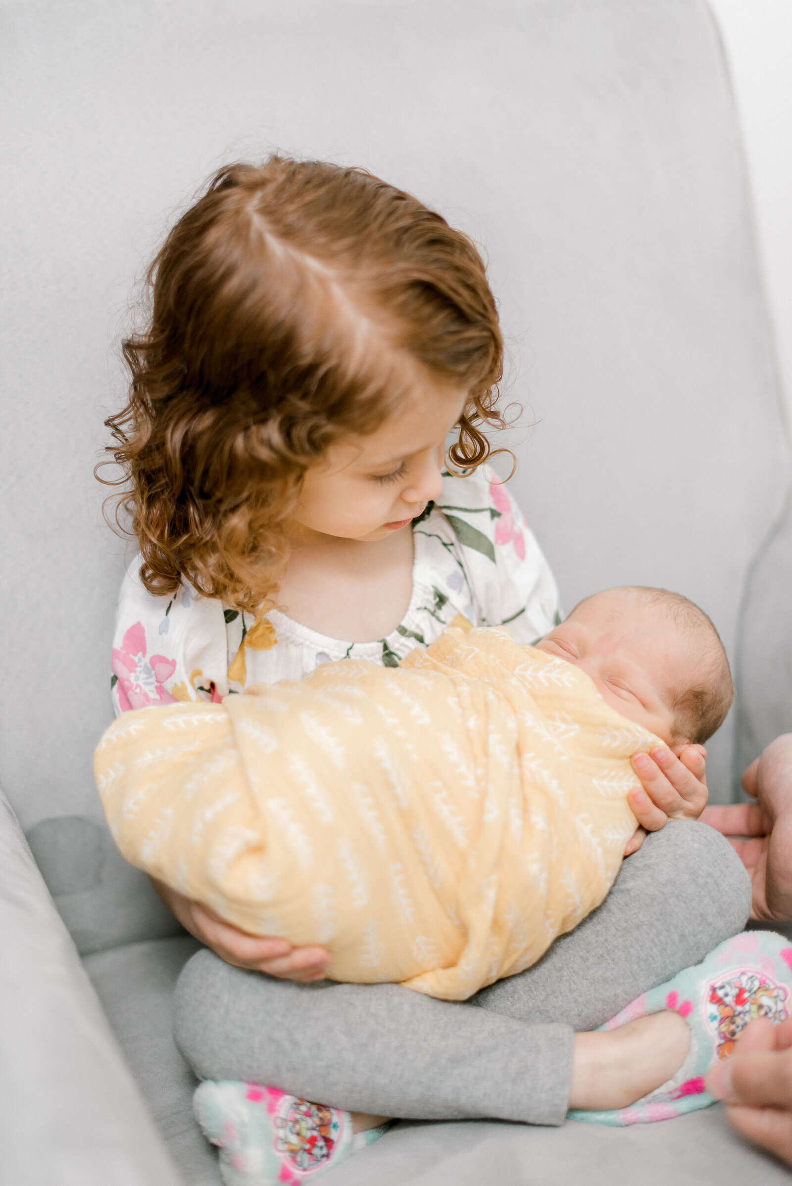 Charlotte-Newborn-Photographer-North-Carolina-Bright-and-Airy-Alyssa-Frost-Photography-In-Home-Family-Session-8