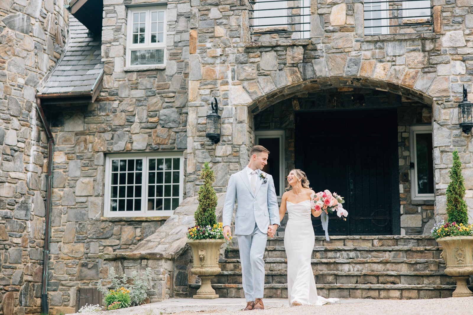 CastleLadyhawkeSummerWedding13