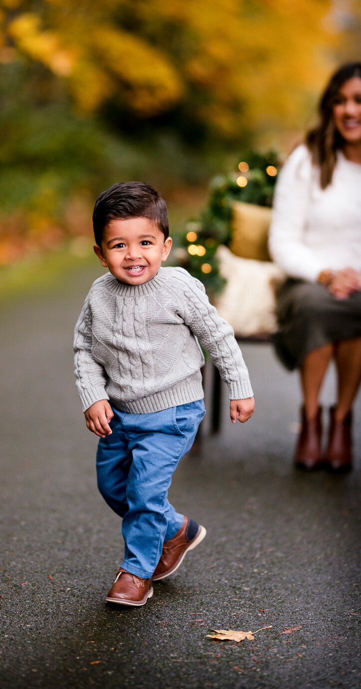 boy-running-away-christmas-family-photoshoot