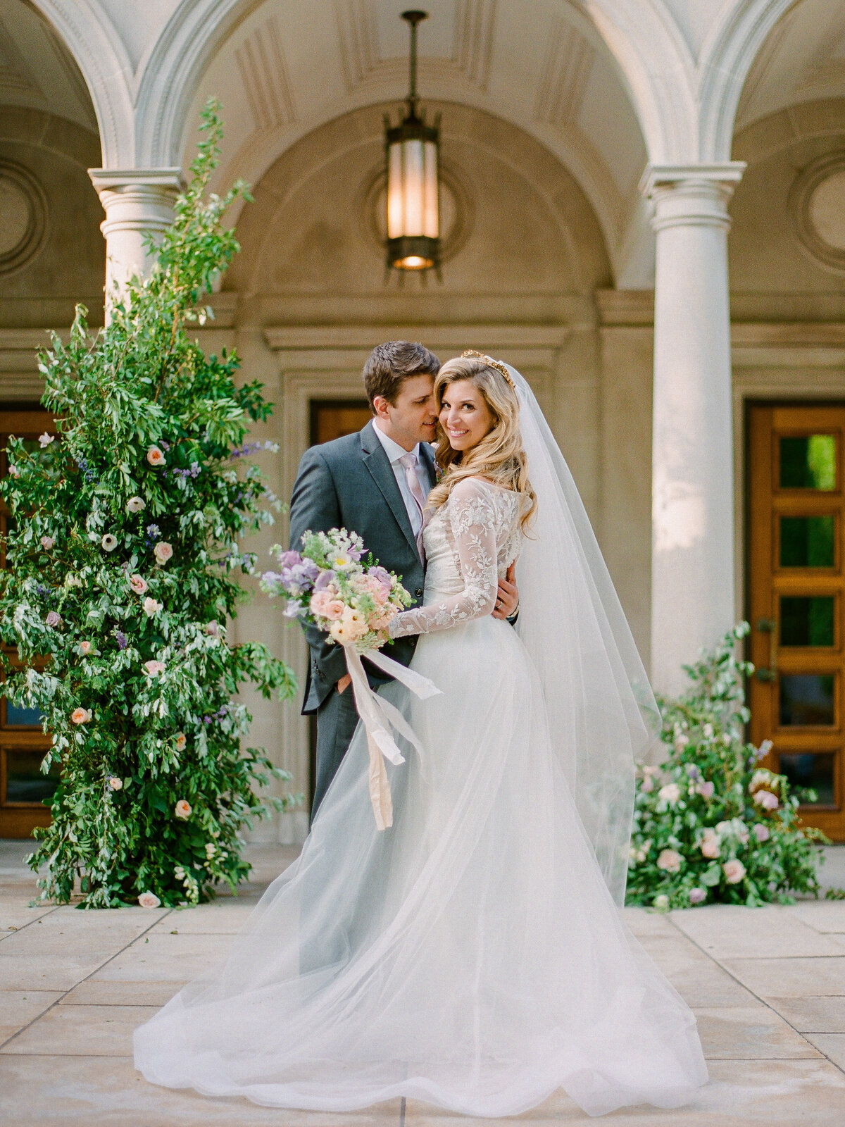 pittsburgh wedding with large floral installation at the frick