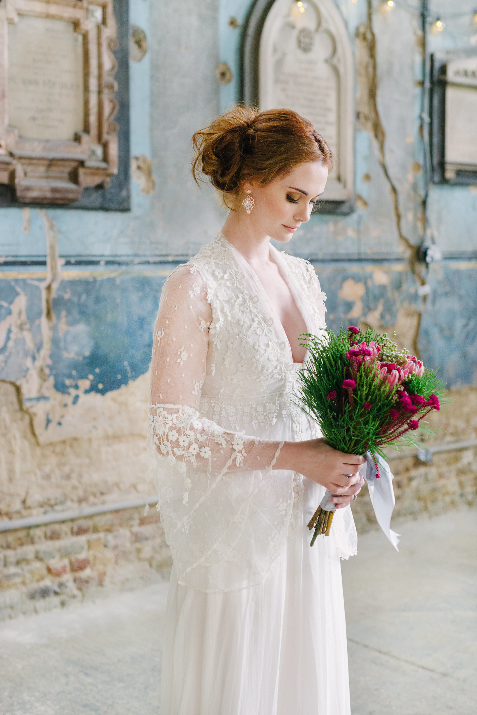 Ivory_silk_antique_lace_bohemian_wedding_dress_JoannelemingDesign_SussieMellstedtPhoto (2)