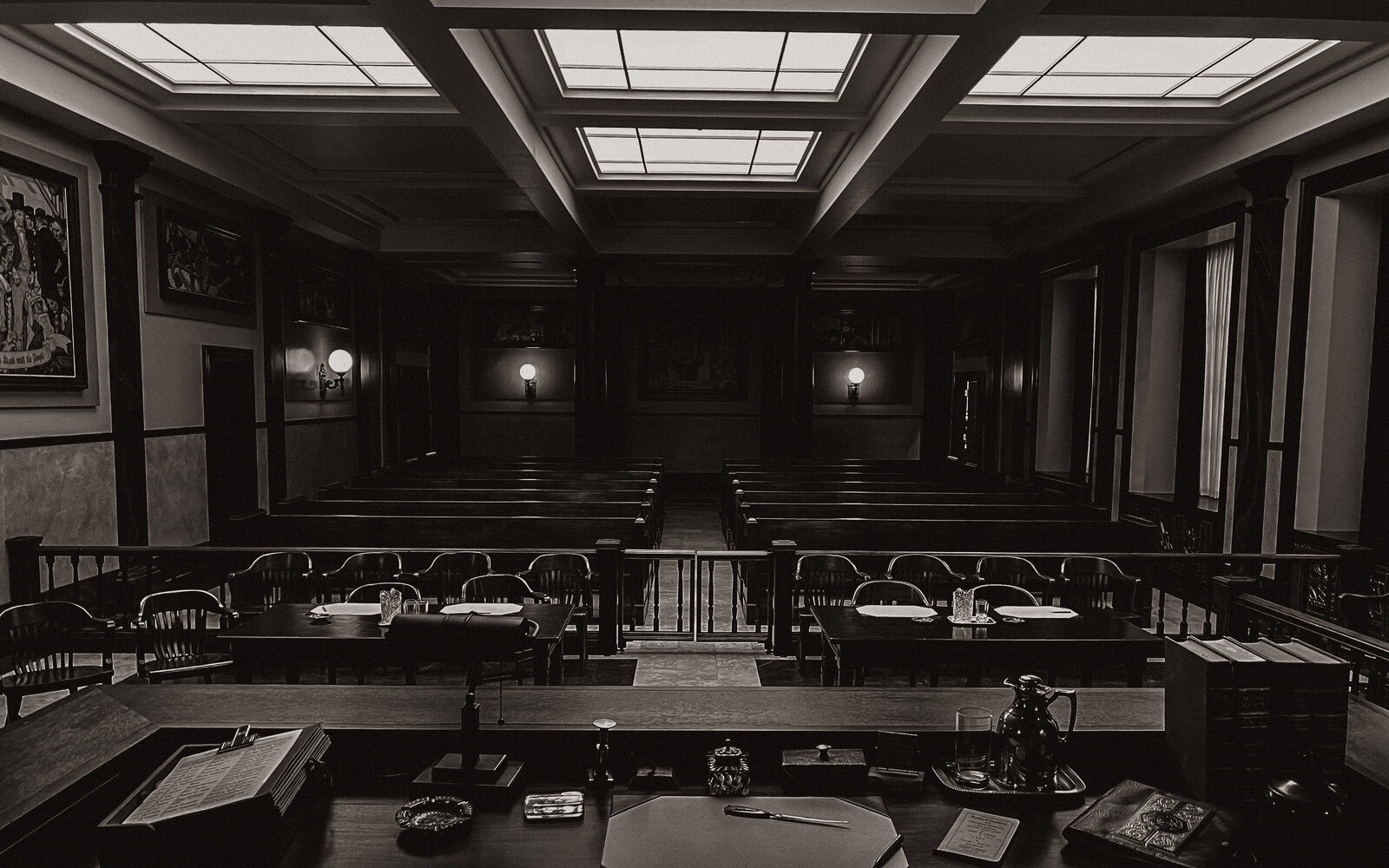 PerryMason_Courtroom_BW-1-2