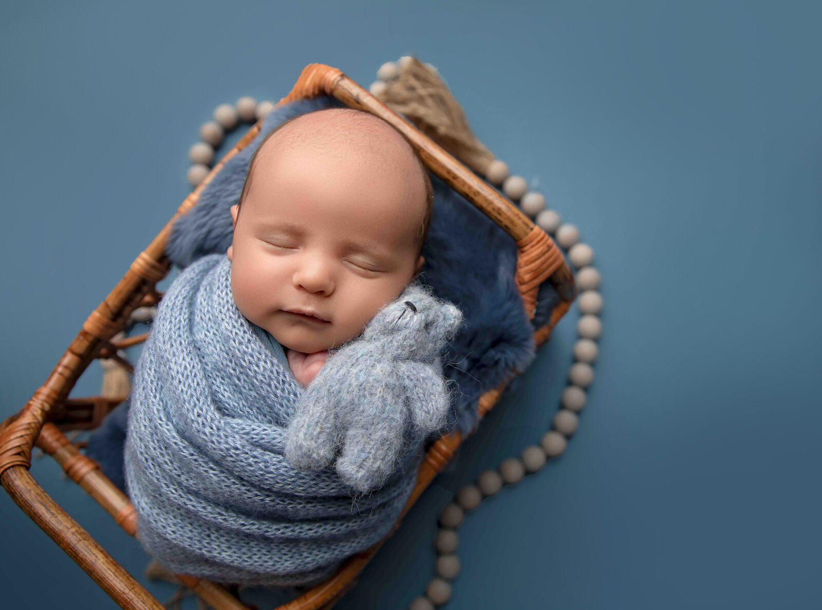 Phoenix newborn pictures kid in blue