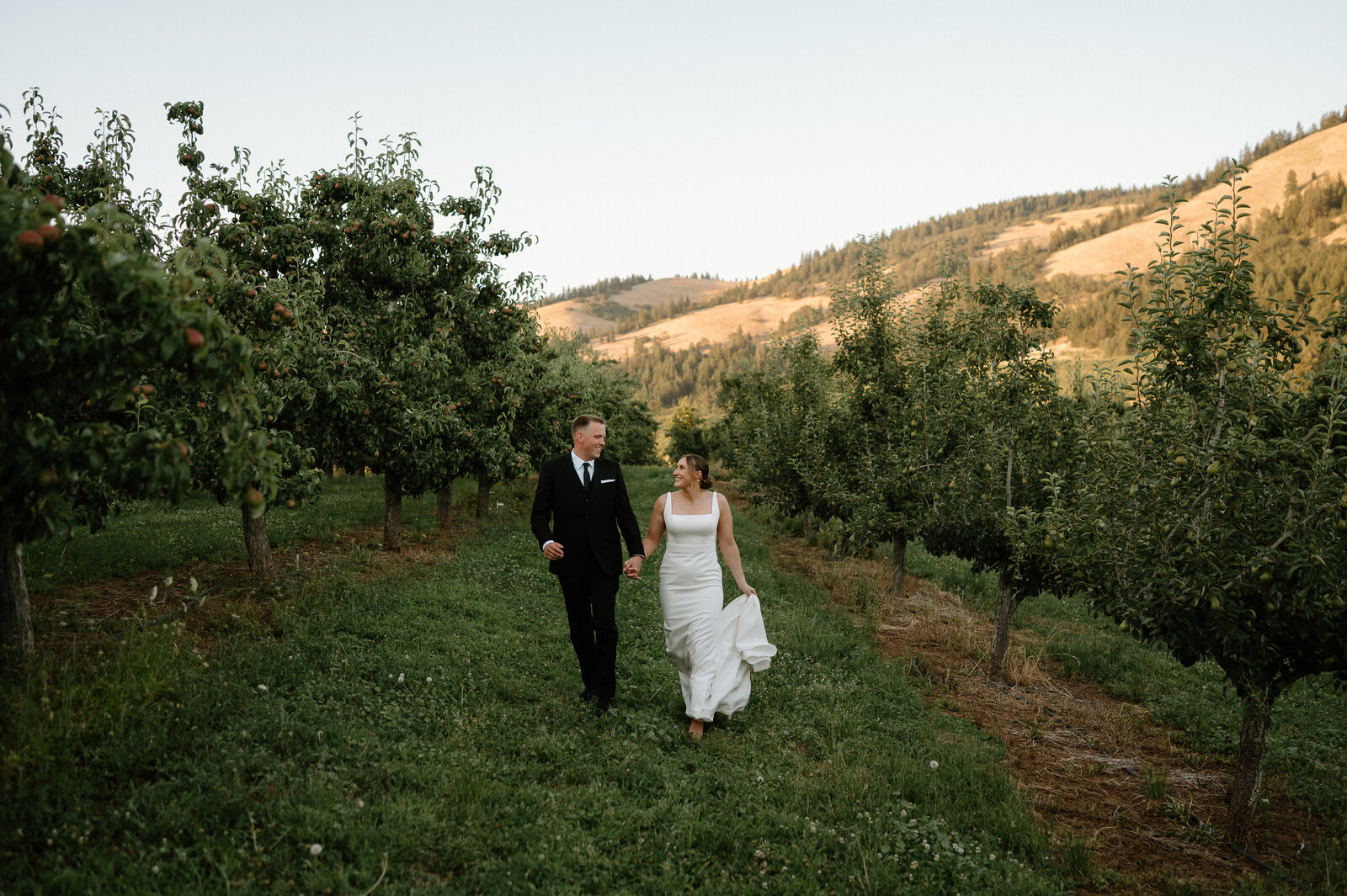 Portrait of bride and groom taken by Oregon wedding photographer.