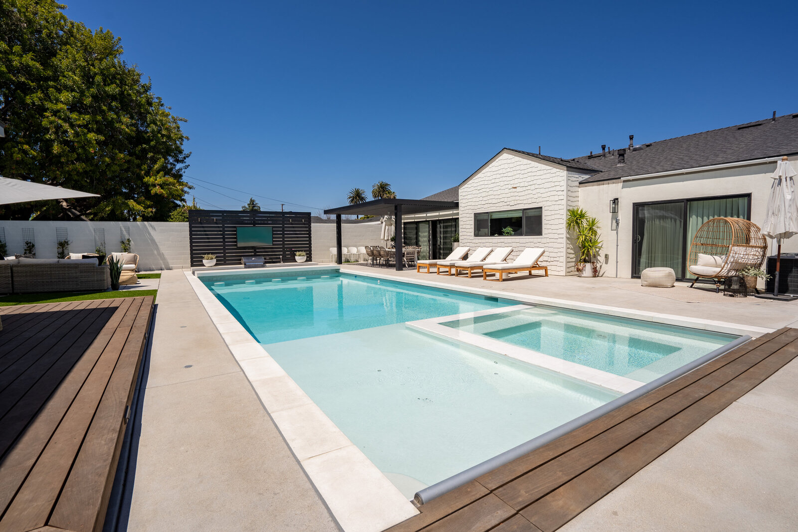 002_TPP_BattresConstuction_225CostaMesa_Landscape