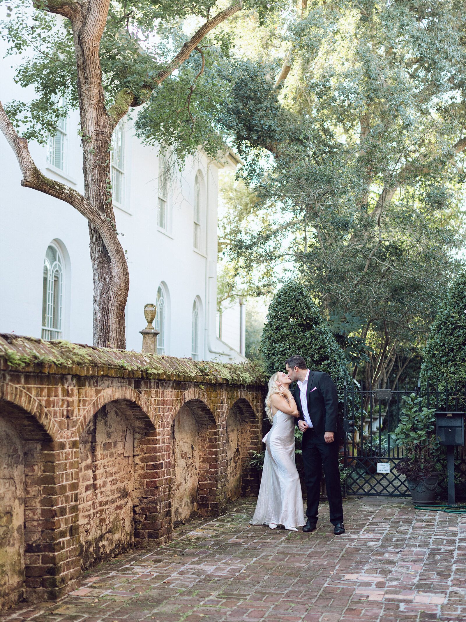 232-torianna-brooke-portraiture-chic-charleston-engagement-session-french-quarter-lauren-paul