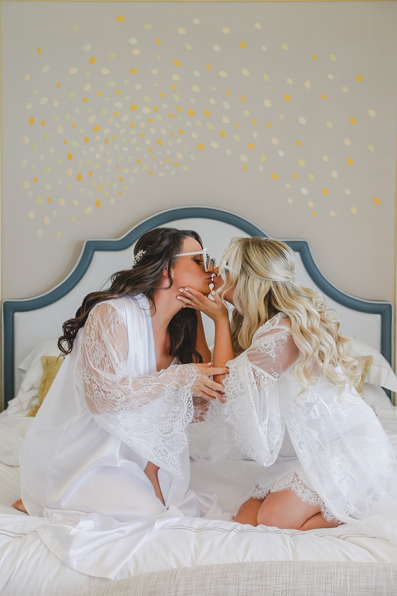 brides-getting-ready-the-breakers-2