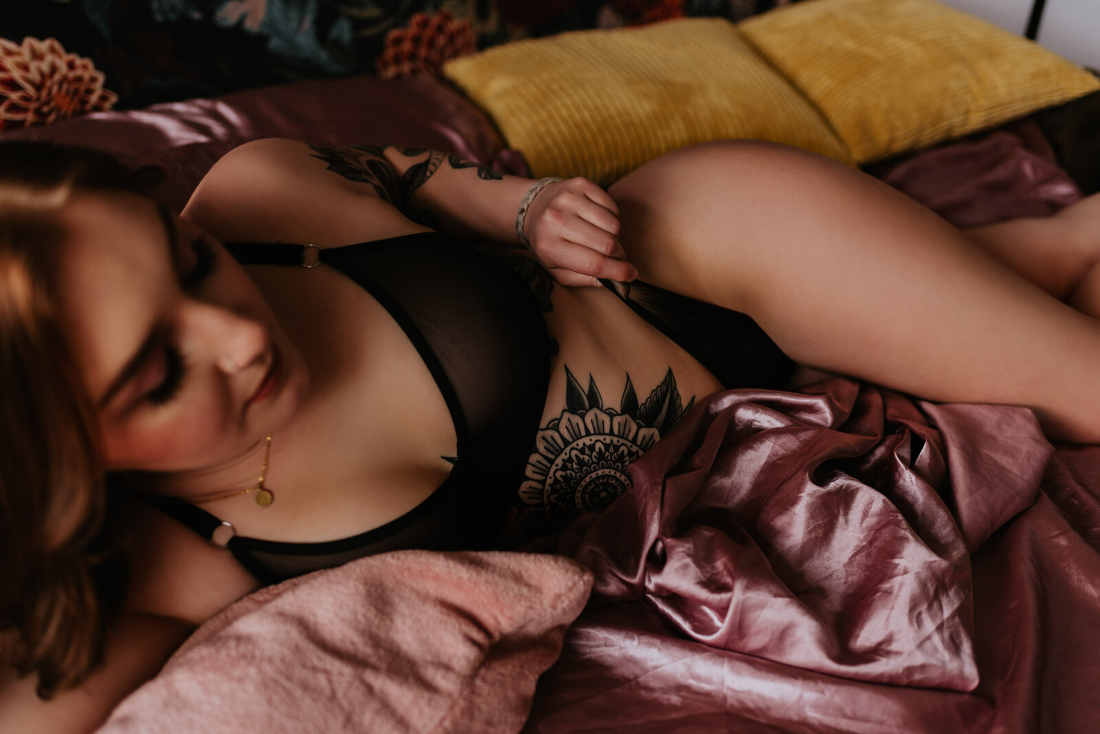 Riley Laurel Boudoir is a luxury boudoir experience located in Kamloops, British Columbia. We offer boudoir sessions for all bodies and every body. Book your session today!