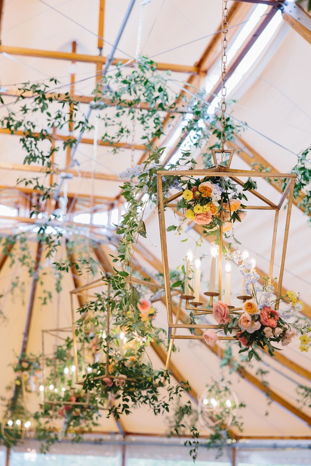leila-james-events-newport-rhode-island-luxury-wedding-planner-castle-hill-inn-venue-erin-mcginn-wedding-photographer-bright-florals-CH0582 copy
