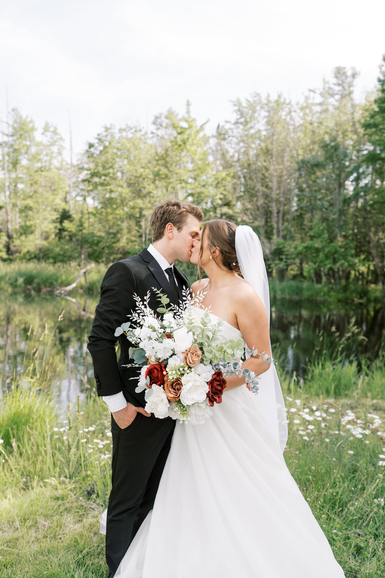 Upper peninsula wedding at serenity barn in iron river