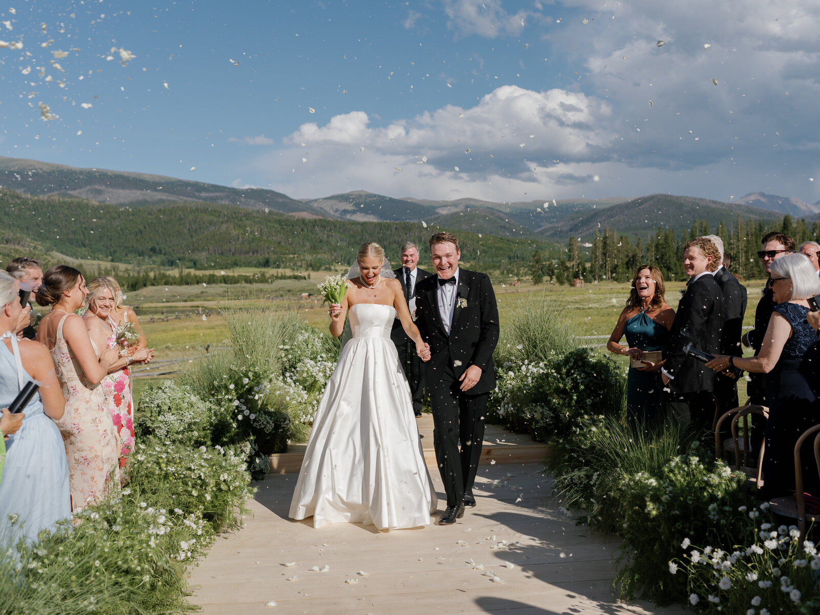 72-kelseycowley_weddingpreview_olivia&graydon