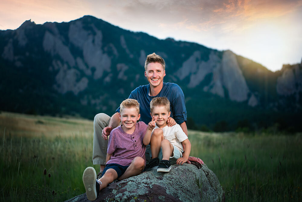 father-sons-flatirons-sunset-colorado-ncar-boulder-family-best-photographer