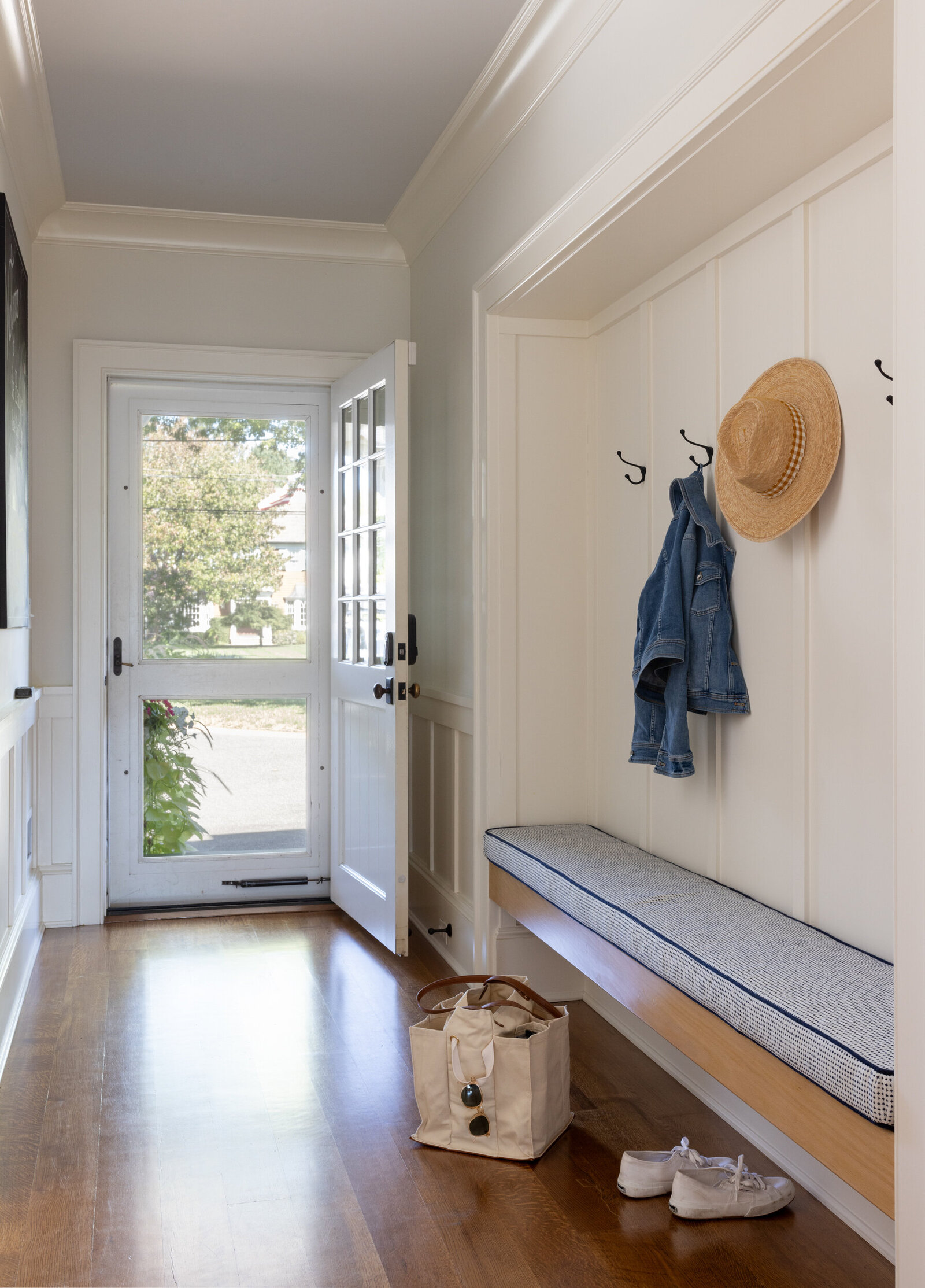 COASTAL MUDROOM HAMPTONS STYLE