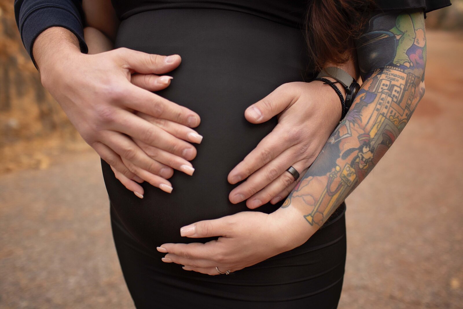 Baby-belly-with-parents-hands-embracing
