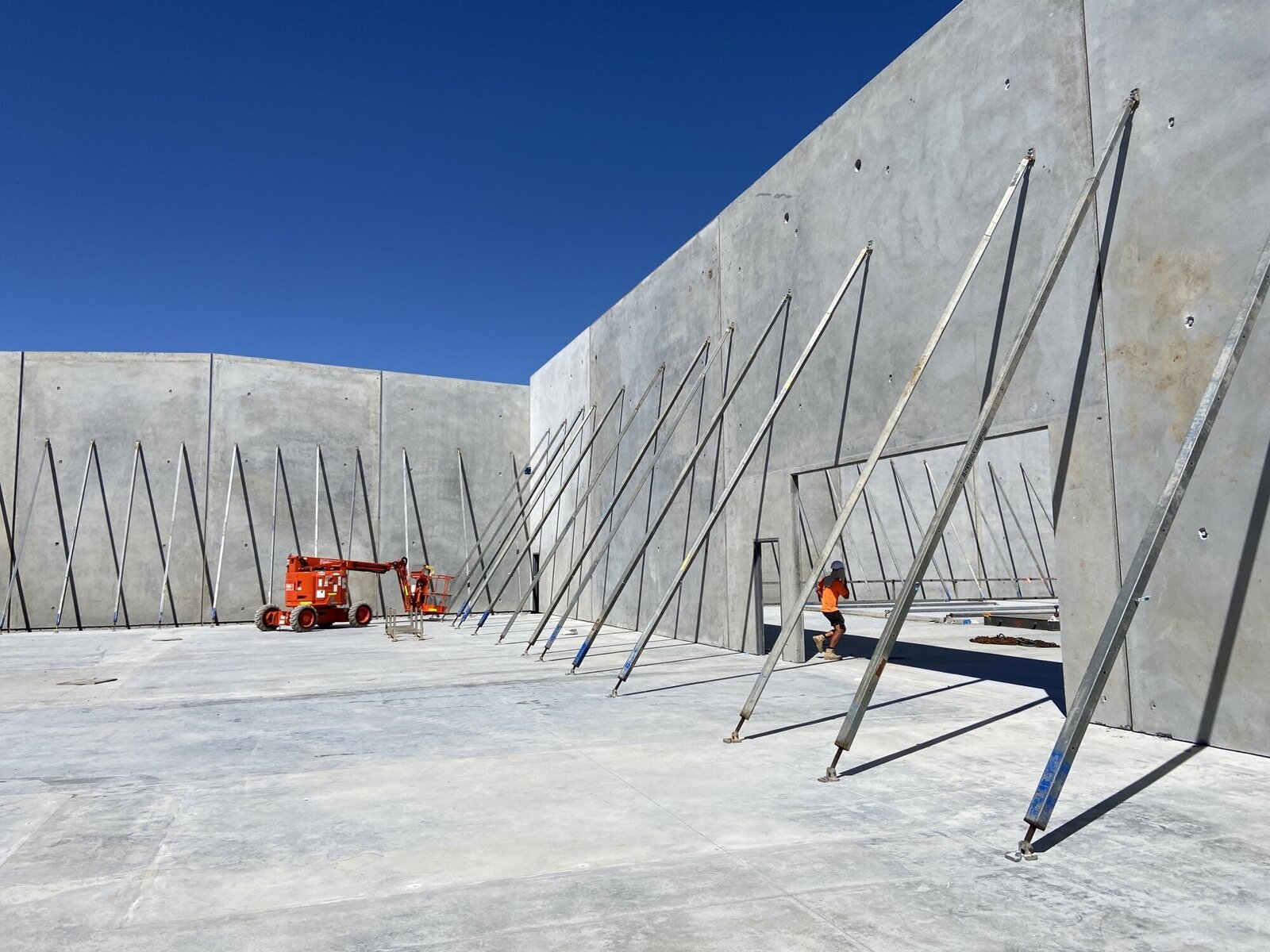 Harvey_Norman_Warehouse_01