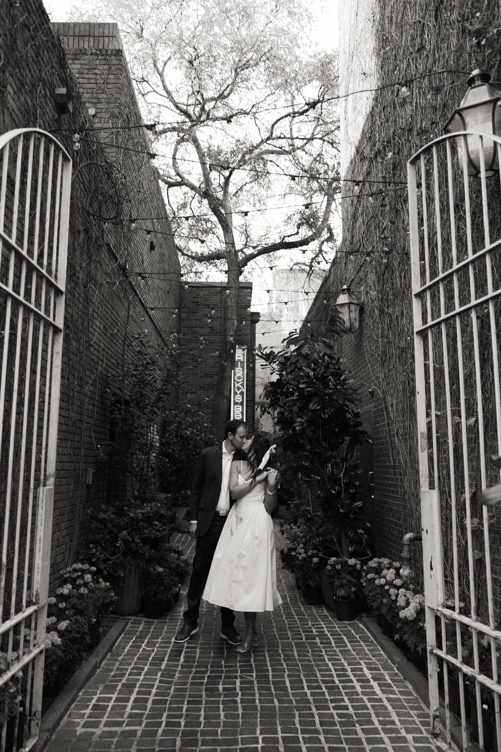 downtowndallasengagementphotos_stillsbytrinity-49