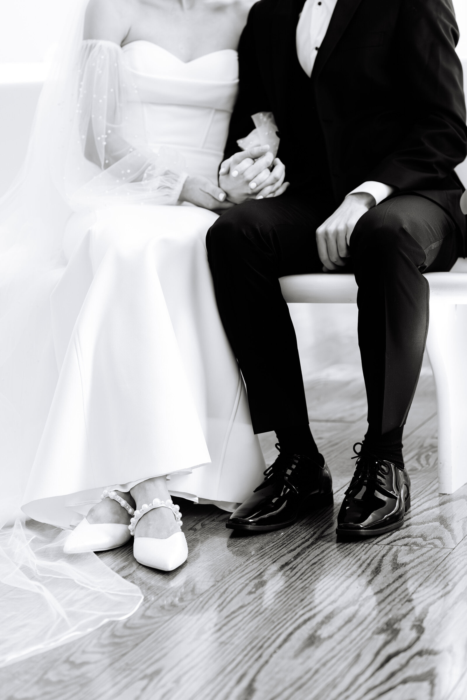 brittney moseby photography evansville wedding photographer and videographer luxury weddings and events husband and wife photo video team editorial posing top photographer in indiana-6