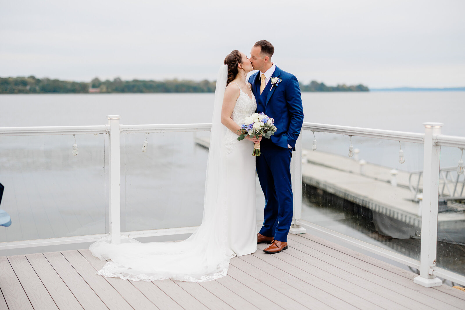 havre de grace wedding bride and groom kissing