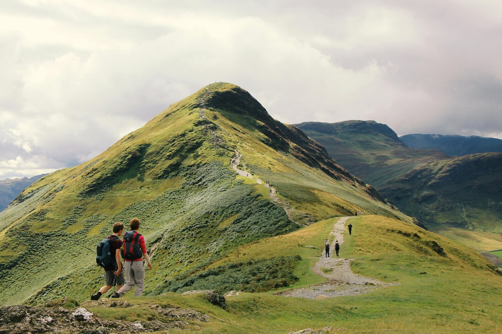 Two_people_hiking_travel_concierge_trip-Peculiar_Concierge