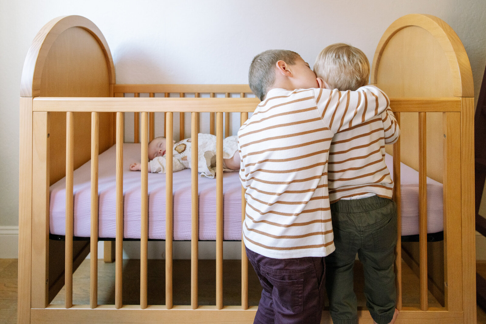newborn photos at home with 3 kids