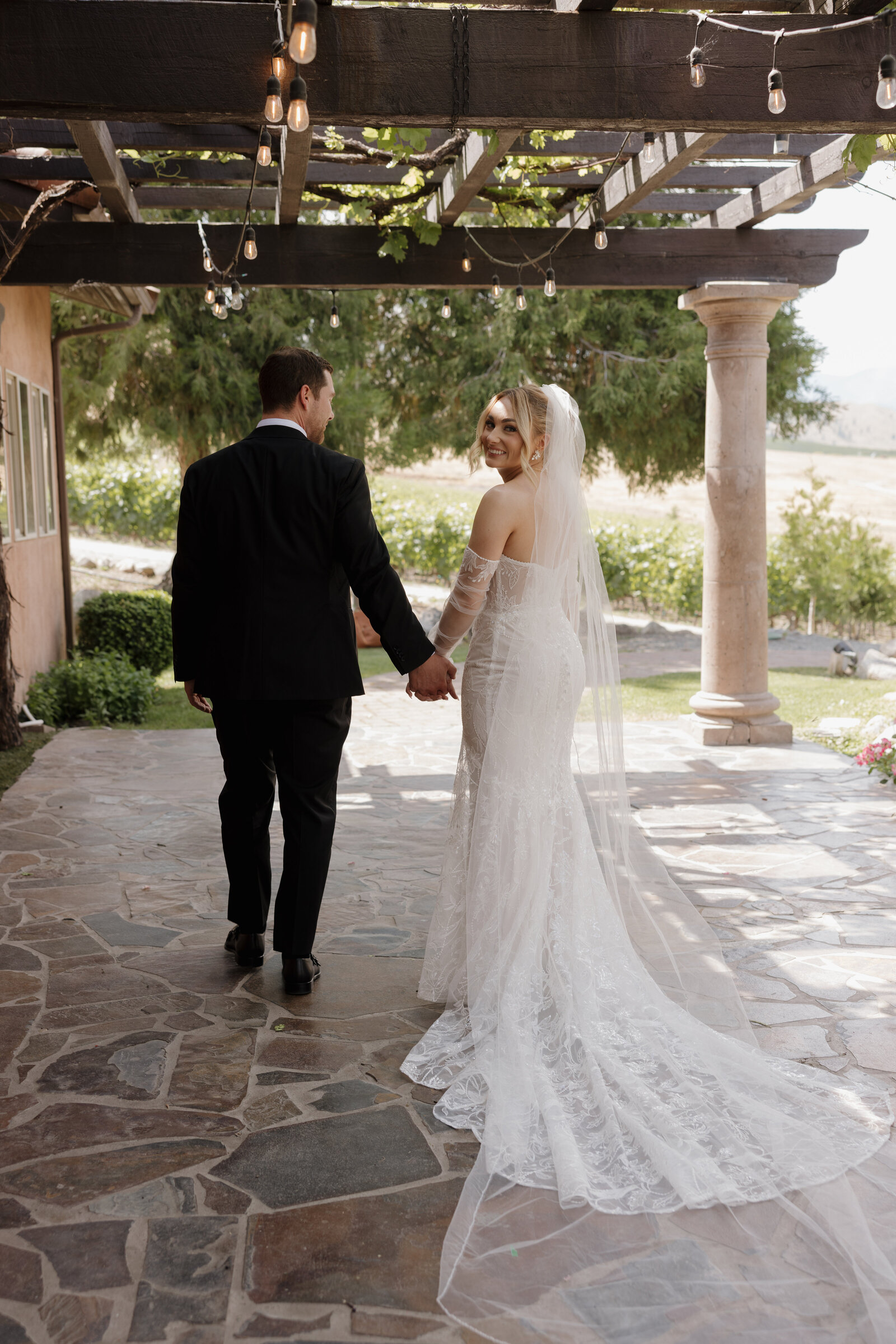 bride-looking-over-shoulder