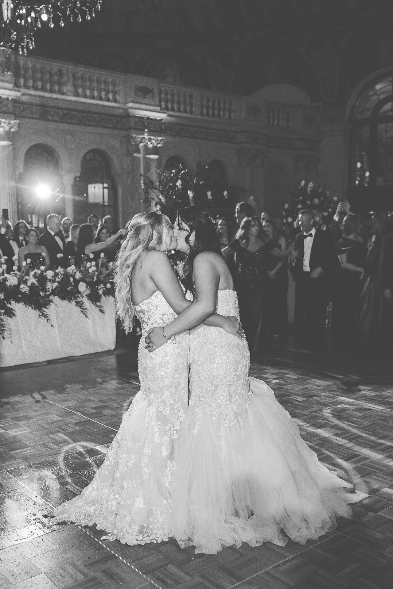 brides-first-dance-the-breakers-3