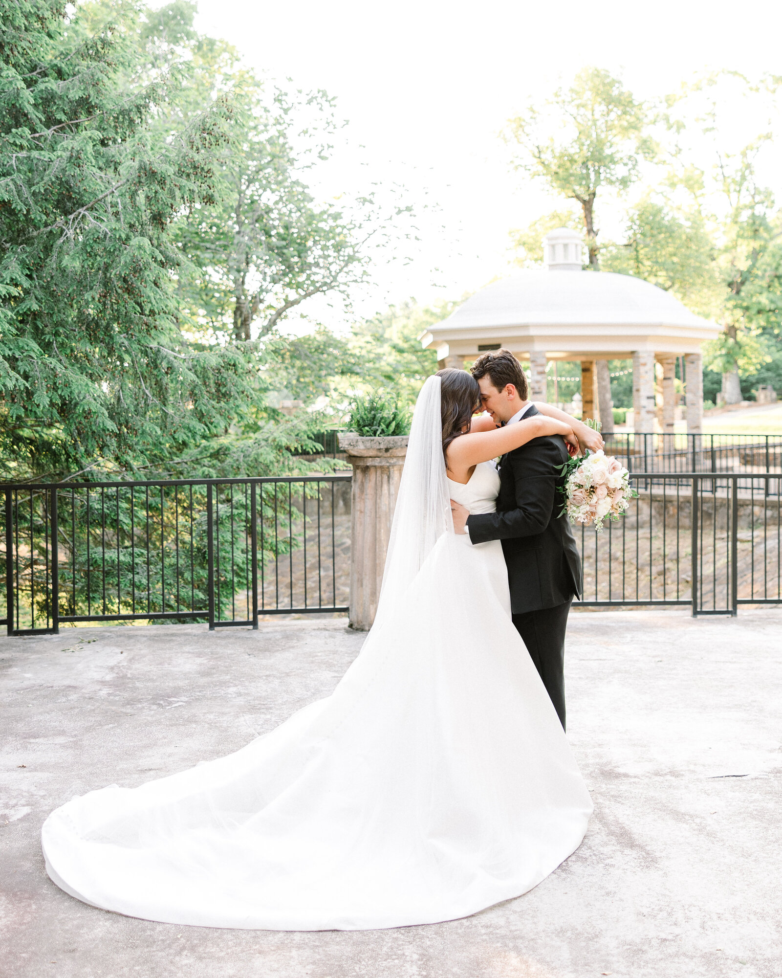 Romantic Alabama couples photography of Sarah Kate and Thomas, photographed in an elegant wedding setting.